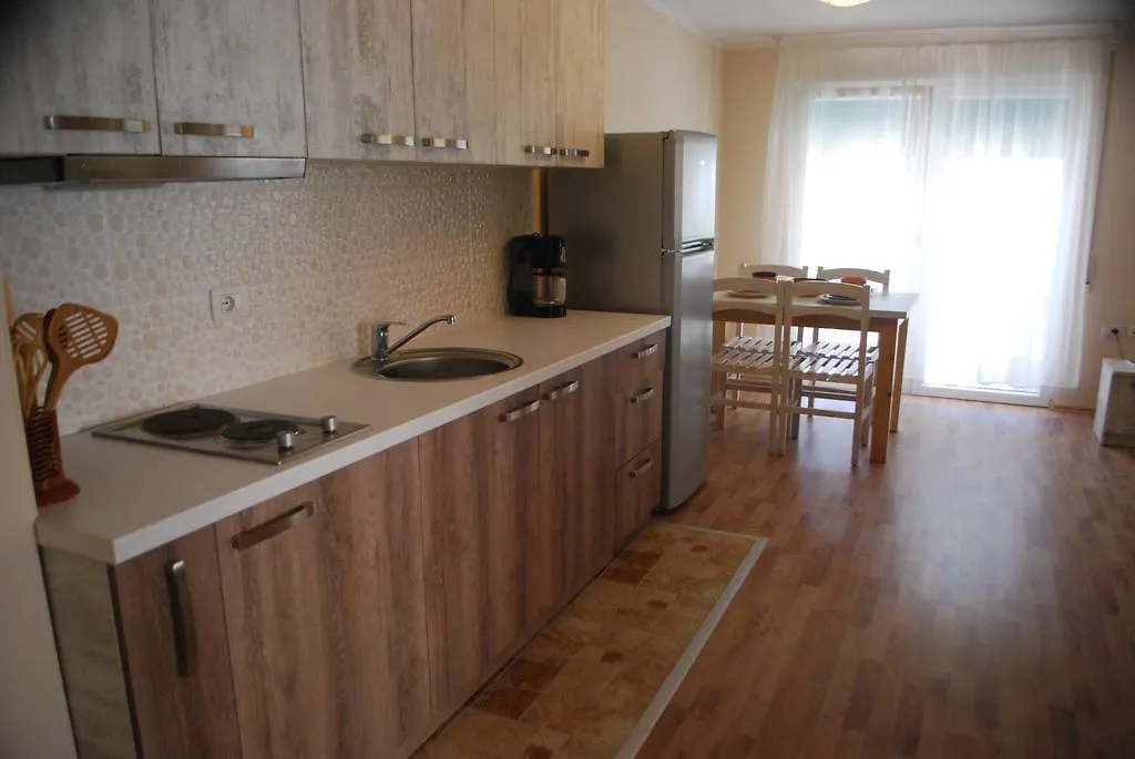 Ferienwohnung Rezidenca Kalter Durres Golem